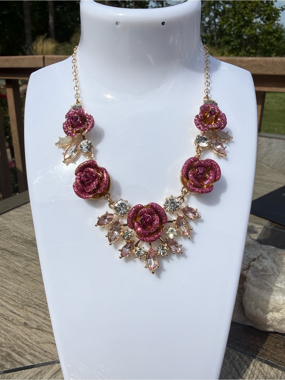 NWT Beautiful Sparkly Rose Rhinestone Pink Gold Necklace